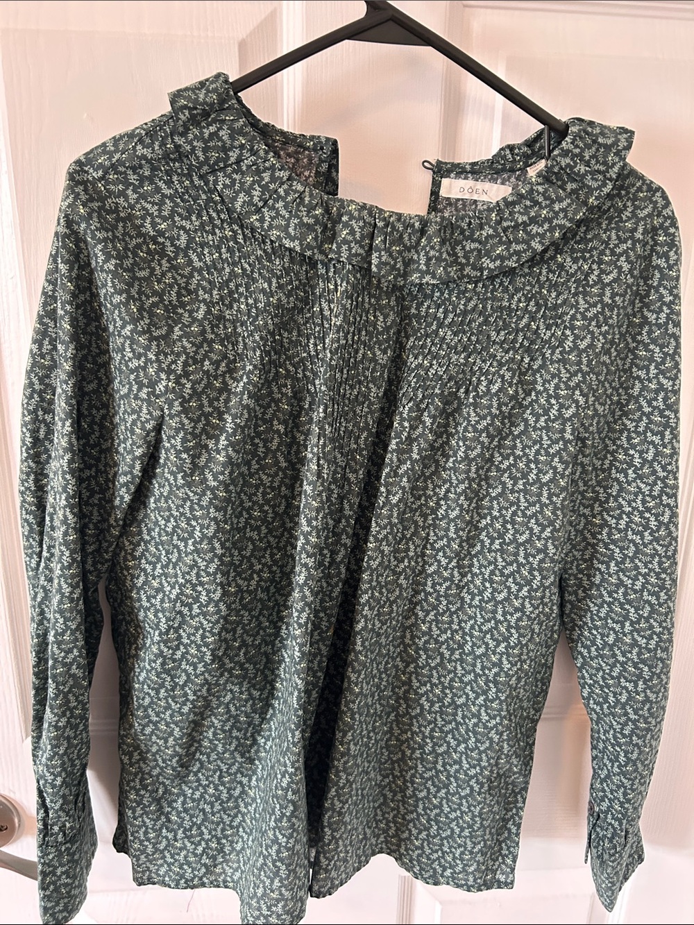 Doen Green Mini Floral Pintuck Ruffle-Neck Blouse